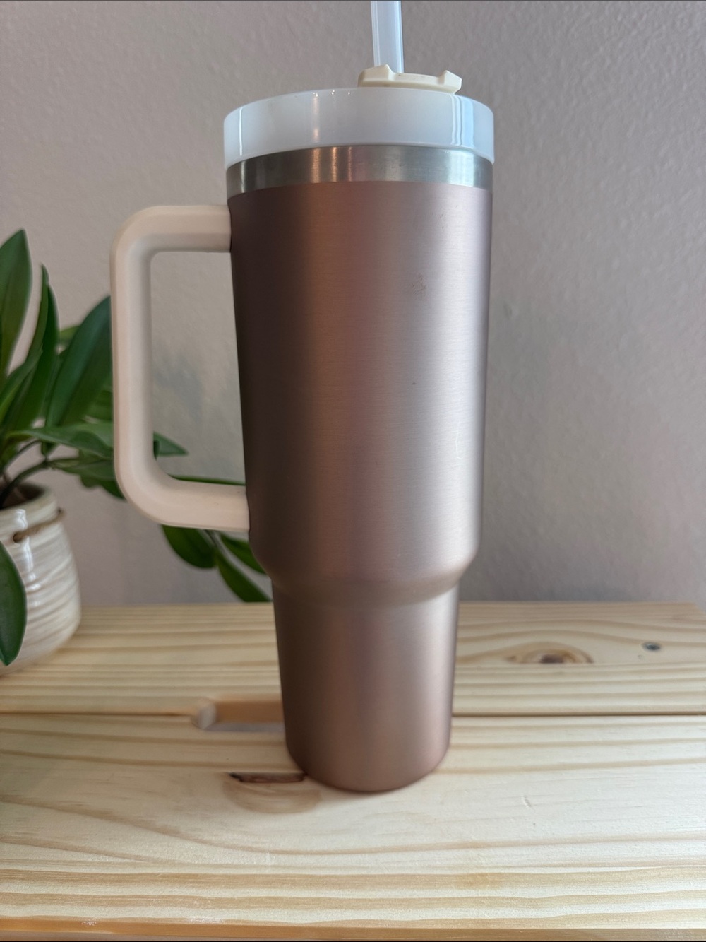 Stanley Metallic Travel Mug with White Handle & Lid - Picture 2 of 3